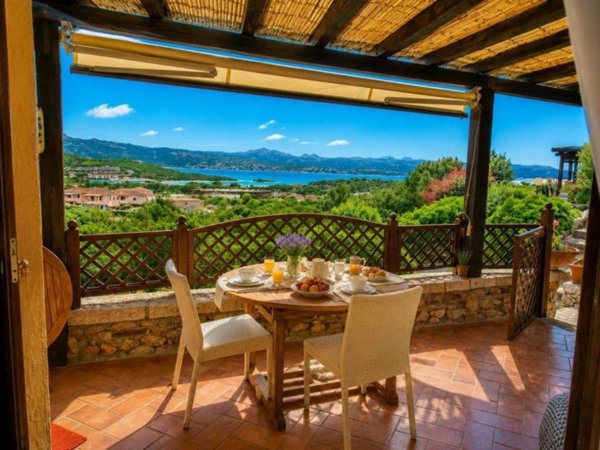quadrivano in vendita ad Arzachena in zona Baja Sardinia