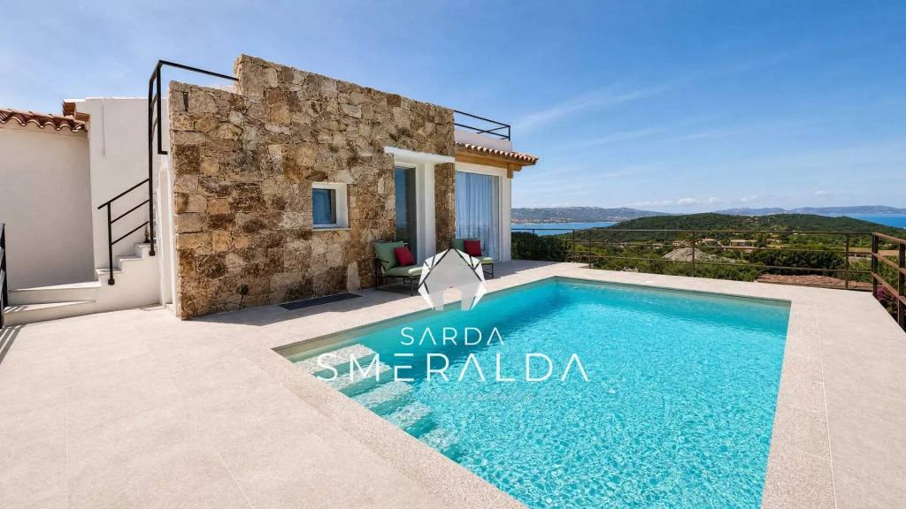 casa indipendente in vendita ad Arzachena in zona Baja Sardinia