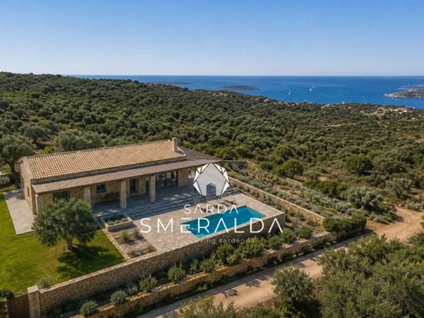 casa indipendente in vendita ad Arzachena