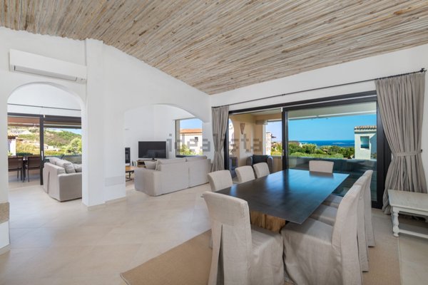 casa indipendente in vendita ad Arzachena in zona Abbiadori