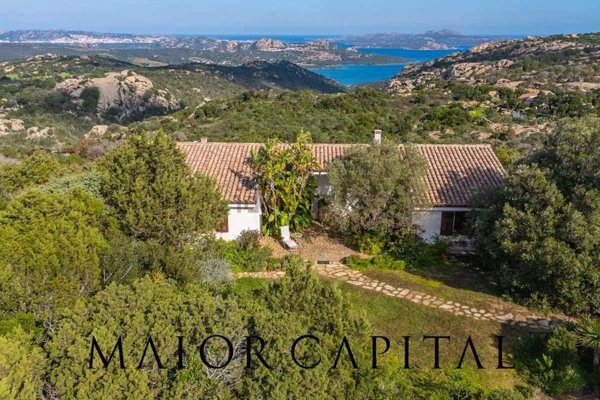 casa indipendente in vendita ad Arzachena in zona Cannigione