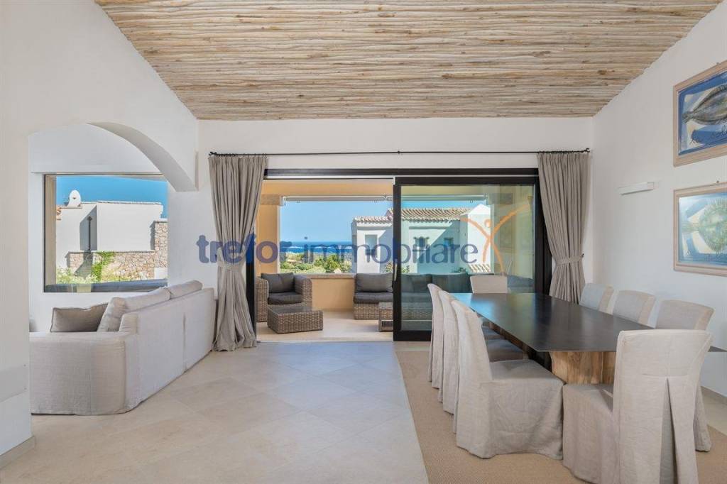 casa indipendente in vendita ad Arzachena in zona Abbiadori