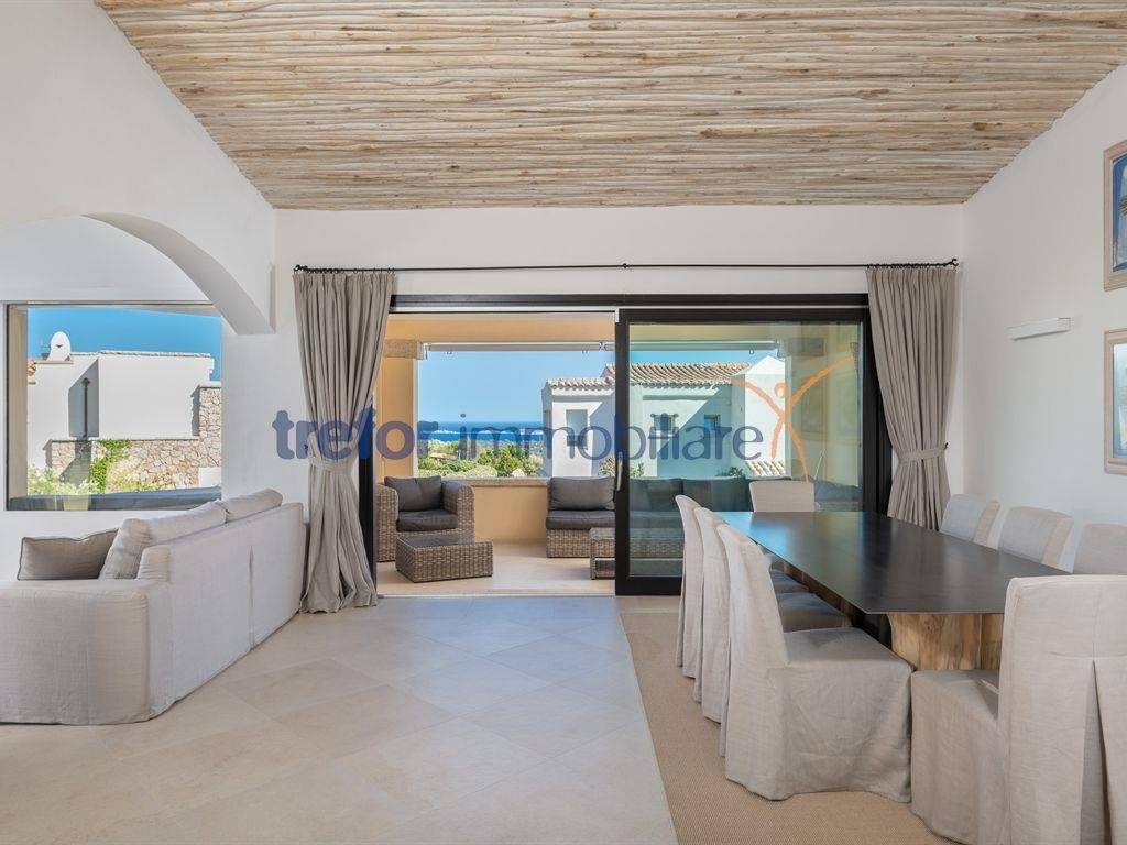 casa indipendente in vendita ad Arzachena in zona Abbiadori