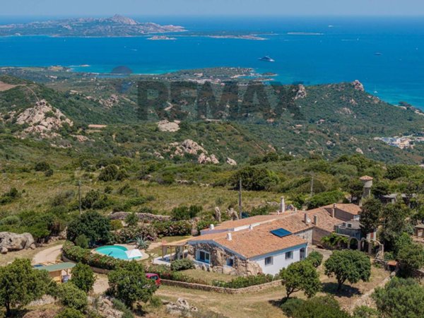 casa indipendente in vendita ad Arzachena