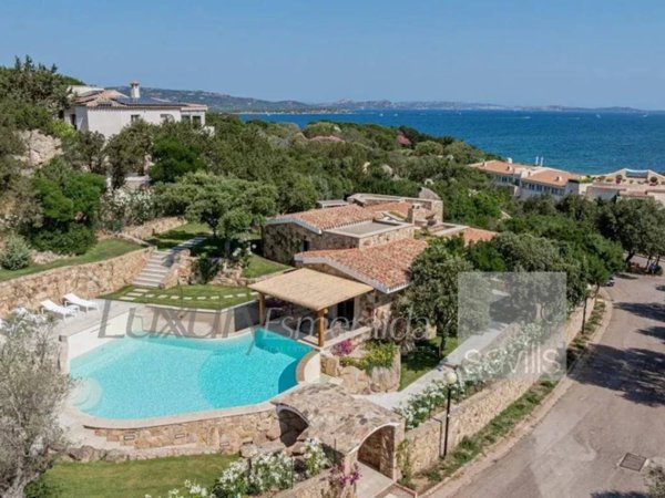 appartamento in vendita ad Arzachena in zona Baja Sardinia