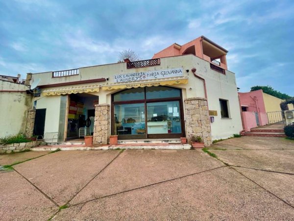 negozio in vendita ad Arzachena in zona Cannigione