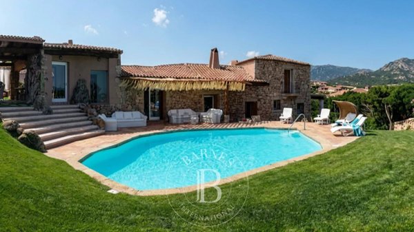 casa indipendente in vendita ad Arzachena in zona Porto Cervo