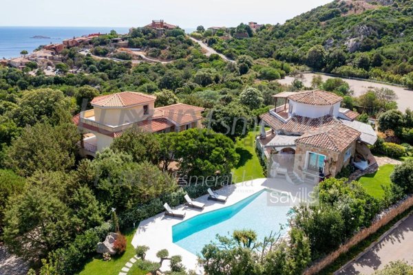casa indipendente in vendita ad Arzachena in zona Pantogia