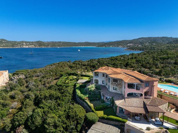 appartamento in vendita ad Arzachena in zona Porto Cervo