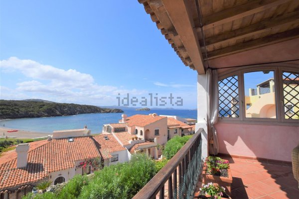 appartamento in vendita ad Arzachena in zona Poltu Quatu