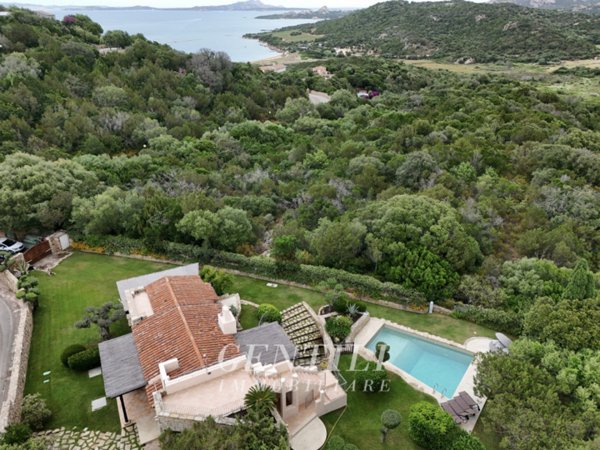 casa indipendente in vendita ad Arzachena in zona Baja Sardinia