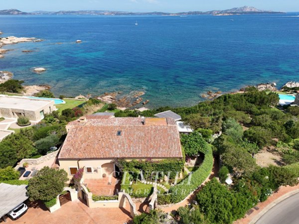 appartamento in vendita ad Arzachena in zona Baja Sardinia