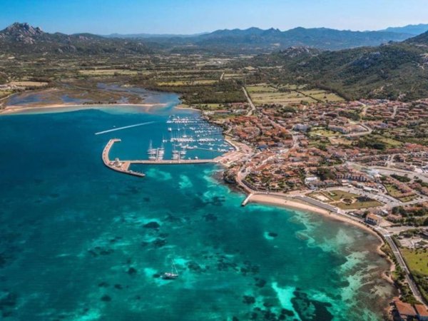 casa indipendente in vendita ad Arzachena in zona Cannigione