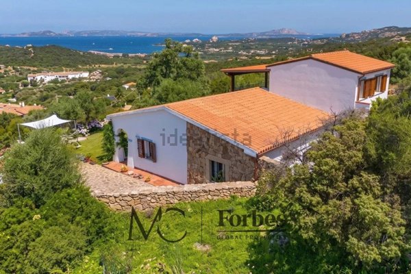 casa indipendente in vendita ad Arzachena in zona Cannigione