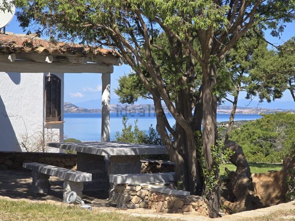 casa indipendente in vendita ad Arzachena in zona Baja Sardinia