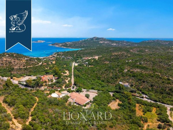 negozio in vendita ad Arzachena in zona Porto Cervo