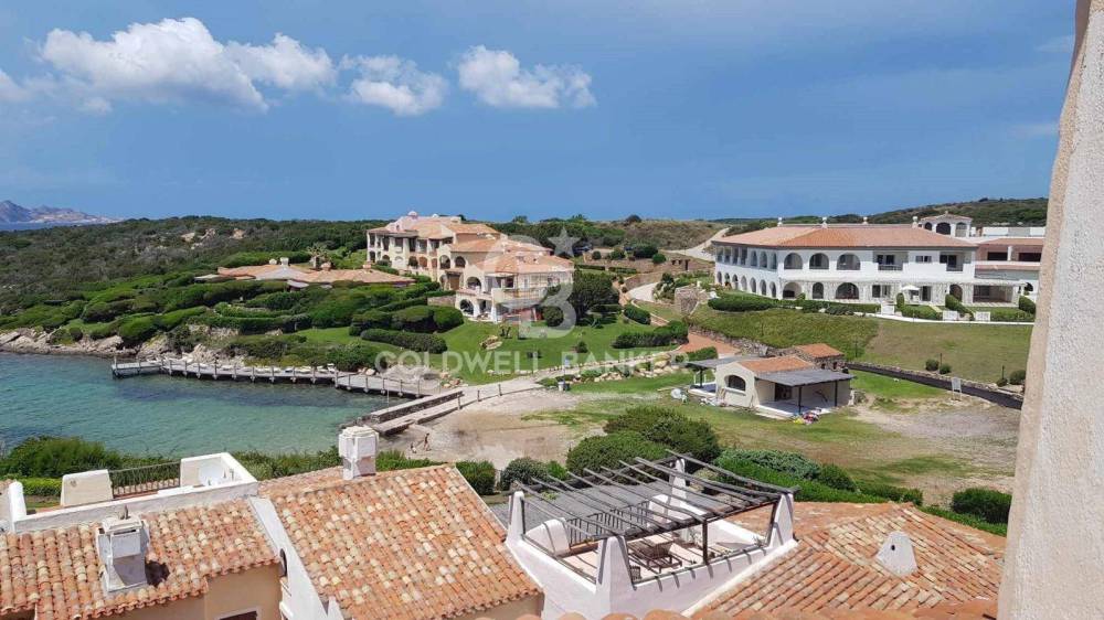appartamento in vendita ad Arzachena in zona Pantogia