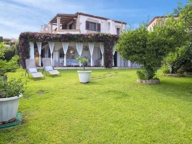 casa indipendente in vendita ad Arzachena in zona Cannigione