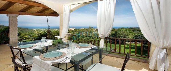 casa indipendente in vendita ad Arzachena in zona Pantogia