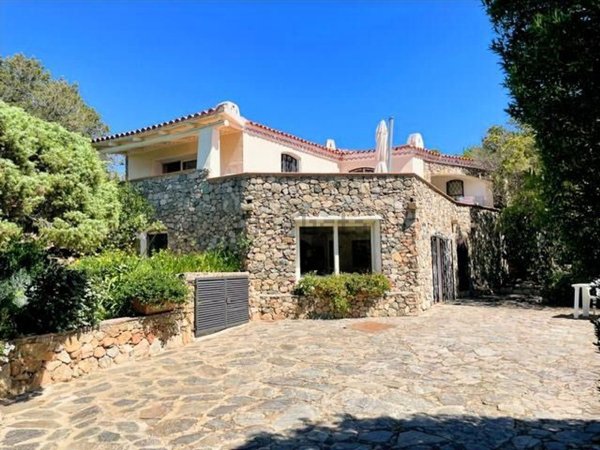 casa indipendente in vendita ad Arzachena in zona Baja Sardinia