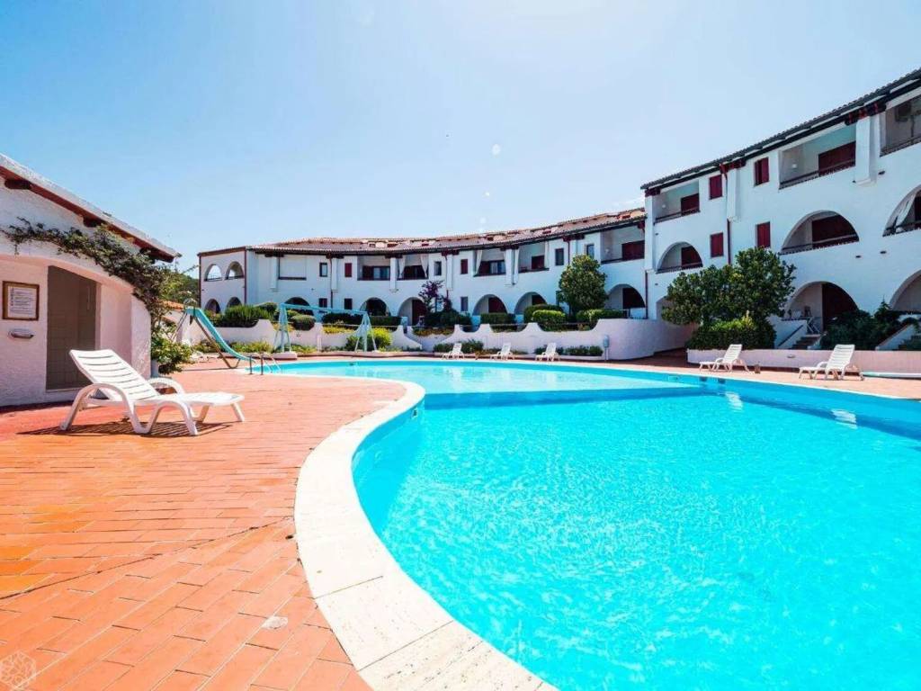 appartamento in vendita ad Arzachena in zona Baja Sardinia