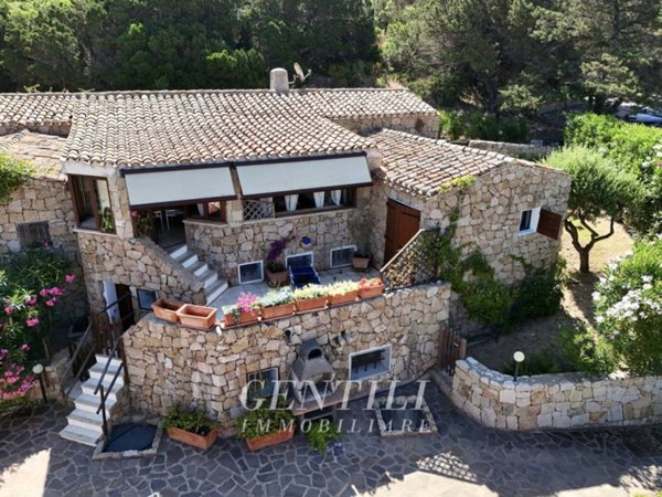 appartamento in vendita ad Arzachena in zona Baja Sardinia