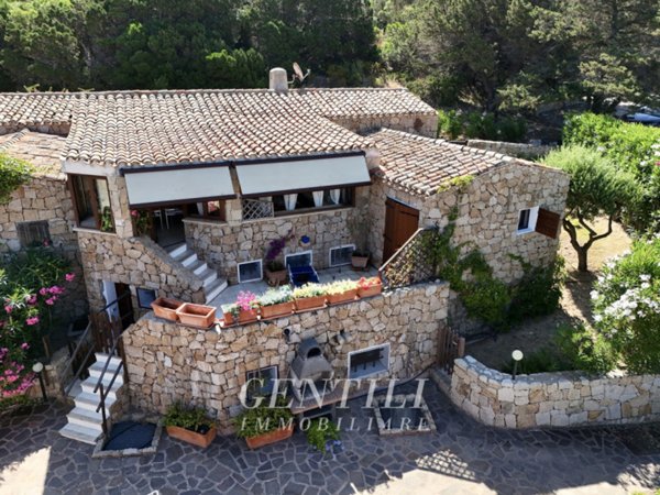appartamento in vendita ad Arzachena in zona Baja Sardinia