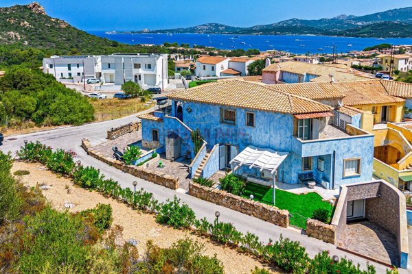 casa indipendente in vendita ad Arzachena in zona Cannigione