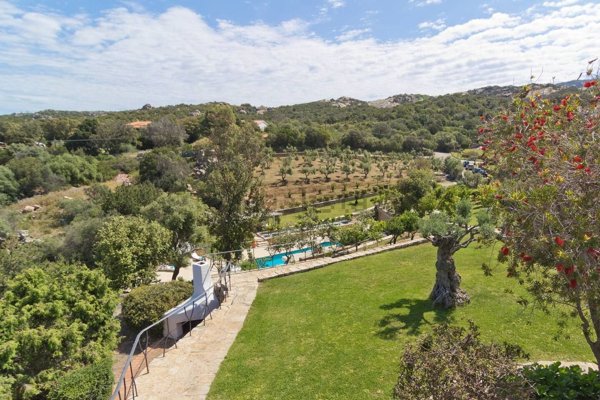 casa indipendente in vendita ad Arzachena in zona Cannigione