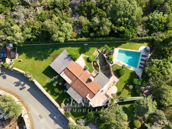 casa indipendente in vendita ad Arzachena in zona Cannigione
