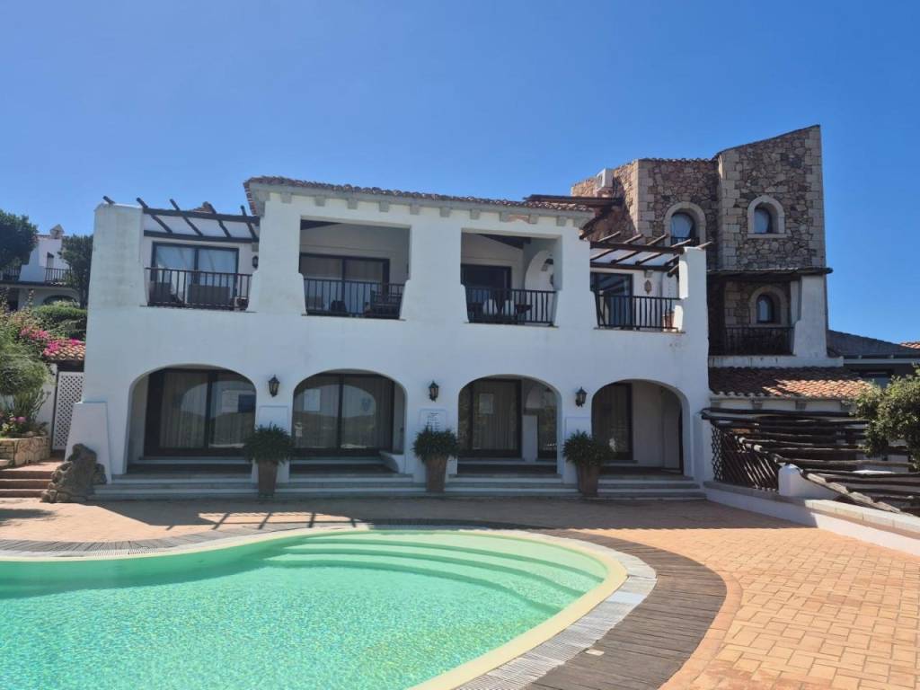 locale commerciale in vendita ad Arzachena in zona Porto Cervo