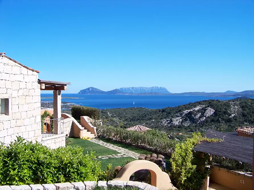 casa indipendente in vendita ad Arzachena in zona Abbiadori