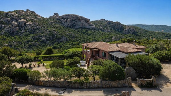 casa indipendente in vendita ad Arzachena