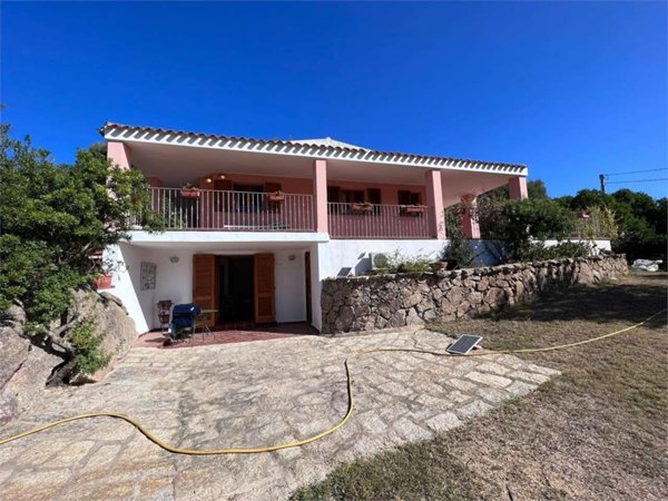 casa indipendente in vendita ad Arzachena in zona Cannigione