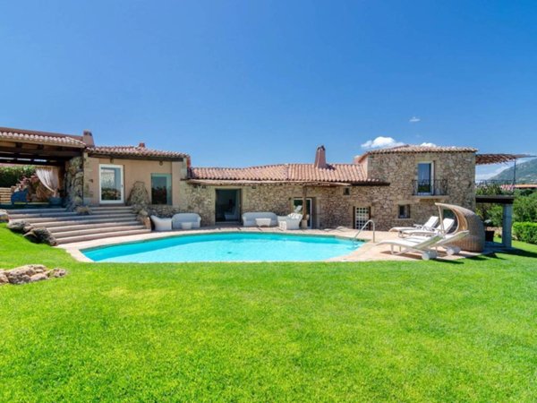 casa indipendente in vendita ad Arzachena in zona Porto Cervo