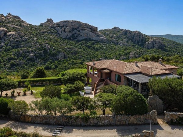 casa indipendente in vendita ad Arzachena