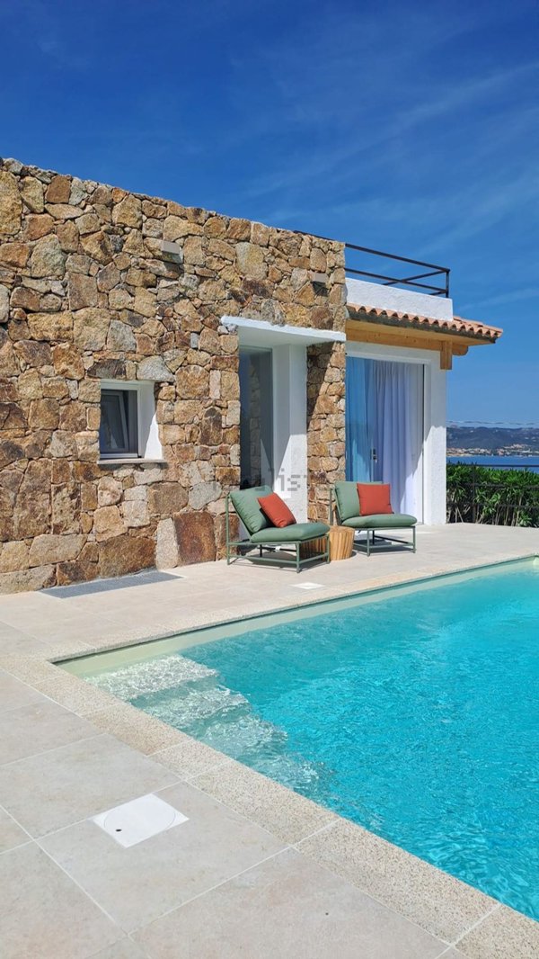 casa indipendente in vendita ad Arzachena in zona Baja Sardinia