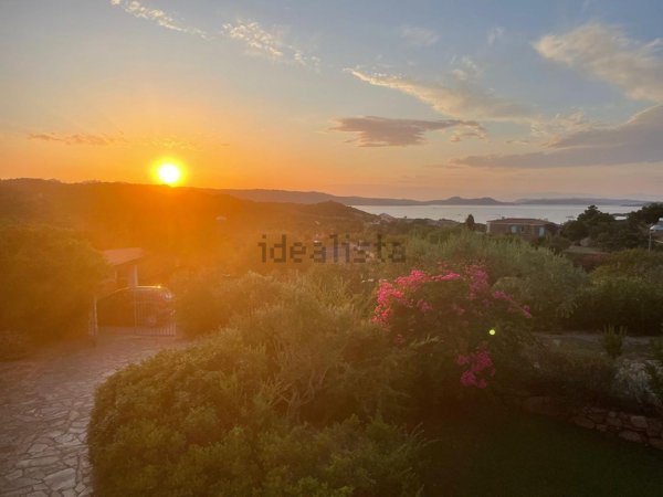 casa indipendente in vendita ad Arzachena in zona Baja Sardinia
