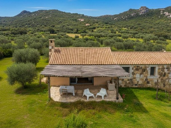 casa indipendente in vendita ad Arzachena
