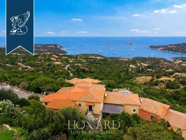 casa indipendente in vendita ad Arzachena in zona Pantogia