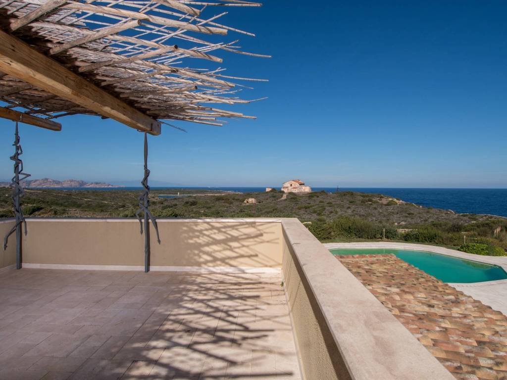 casa indipendente in vendita ad Arzachena in zona Pantogia