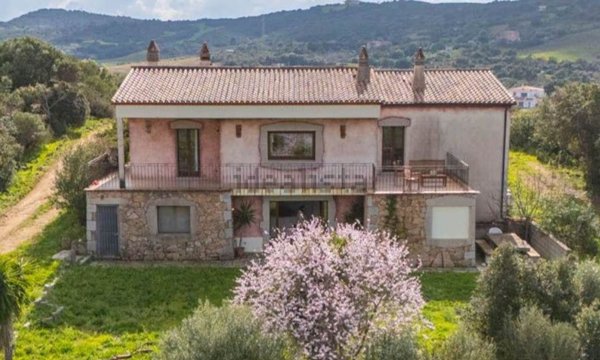 casa indipendente in vendita ad Arzachena