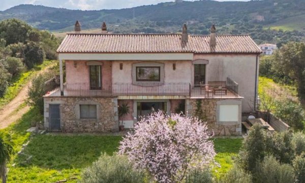 casa indipendente in vendita ad Arzachena