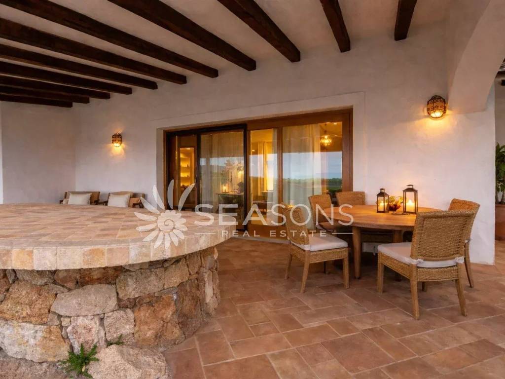 casa indipendente in vendita ad Arzachena in zona Baja Sardinia