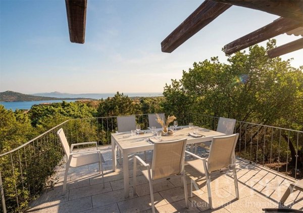 casa indipendente in vendita ad Arzachena