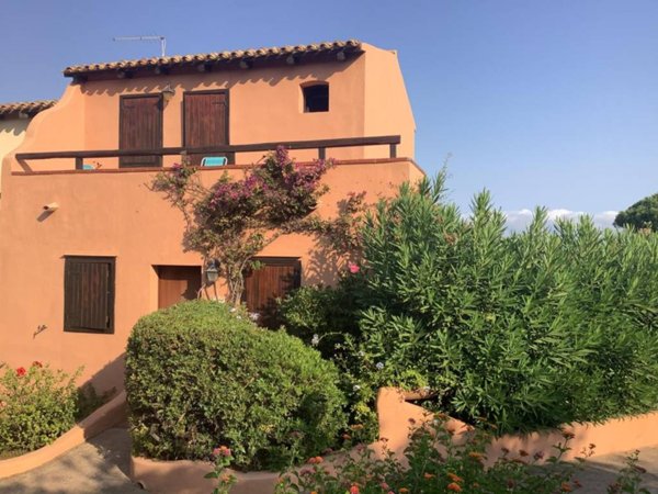 casa indipendente in vendita ad Arzachena in zona Baja Sardinia