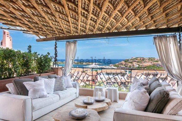 appartamento in vendita ad Arzachena in zona Porto Cervo