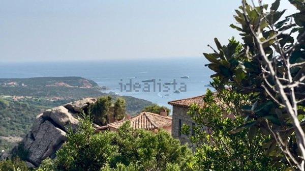 casa indipendente in vendita ad Arzachena in zona Pantogia