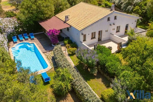 casa indipendente in vendita ad Arzachena in zona Cannigione