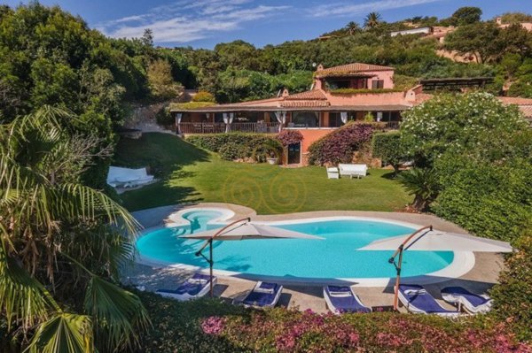 casa indipendente in vendita ad Arzachena in zona Capriccioli